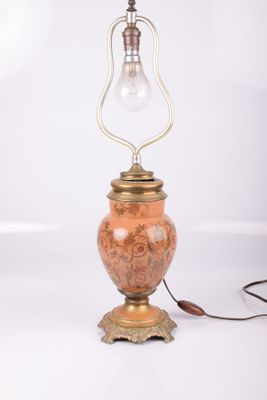 an image of a lamp that is sitting on top of a table