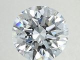 gros plan d'un diamant sur une surface blanche