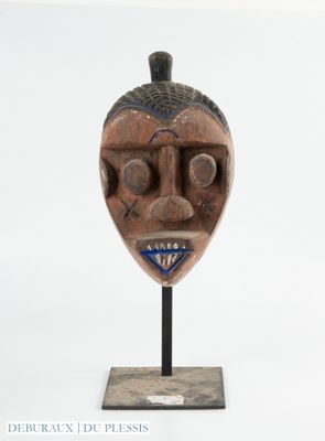 Masque de type Ijo, Nigeria Bois dur à patine brune, pigment…