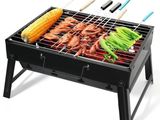 un barbecue sur lequel sont disposés différents types de légumes