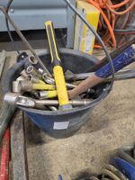 T25: Cercleuse manuelle, lot d'outillage manuel, 3 enrouleur… (photo 6)