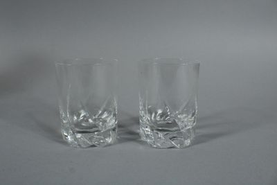 Daum, deux gobelets modèle Camargue, signés, Haut : 8cm.