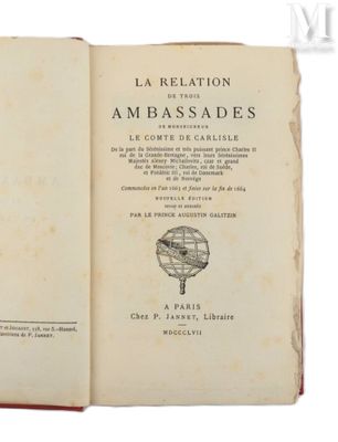 un livre ouvert sur lequel figure le dessin d'une carte