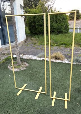 Lot de 2 portants à vêtements récents en laiton clair satiné…