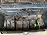 une boîte avec un tas d'outils à l'intérieur