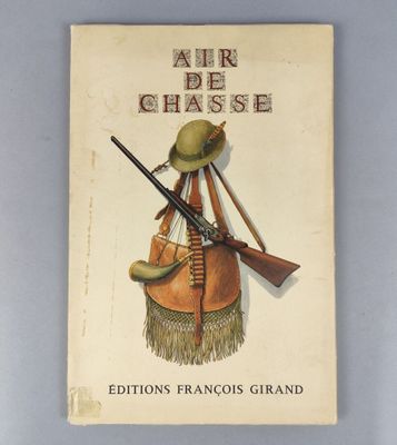 un vieux livre sur lequel figure l'image d'un homme tenant un fusil