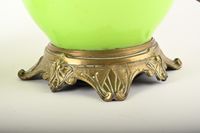 Paire de lampes en opaline verte, monture en bronze ciselé e… (photo 3)