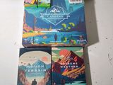 trois livres posés sur une table l'un à côté de l'autre