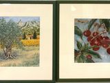 deux photos encadrées représentant des cerises, accrochées au mur