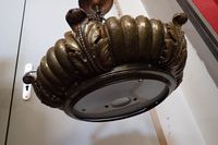Suspension en laiton et bronze à décor de feuilles et vasque… (photo 4)