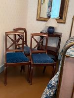 QUATRE CHAISES en acajou et placage d'acajou d'époque Louis …