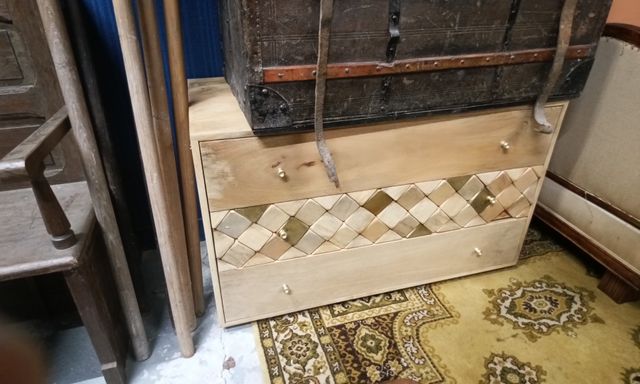 Maison du monde, partie de commode ouvrant à trois tiroirs. Manqu...