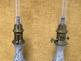 deux lampes posées sur une table