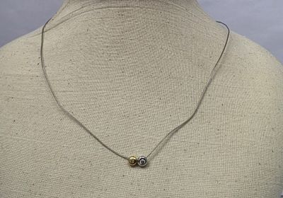 Collier or jaune mailles tressées avec 2 petits diamants