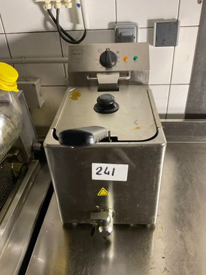 a machine that is sitting on the counter in the kitchen