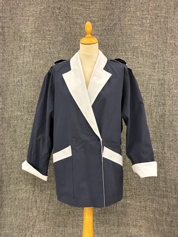 Veste en toile bleu marine réversible blanc. Taille : 44 à ceintu...