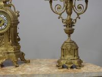 Garniture de cheminée trois pièces en laiton peint doré. (photo 4)