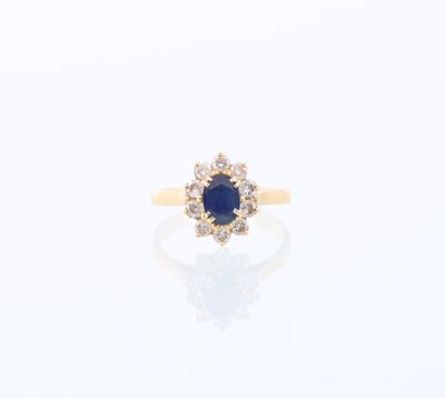 une bague à grappes de saphirs et de diamants