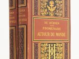 la couverture et le dos d'un livre rouge aux bords dorés