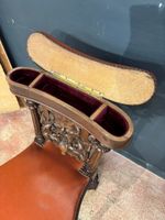 CHAISE PONTEUSE ou fumeuse en noyer, le dossier à riche déco… (photo 4)