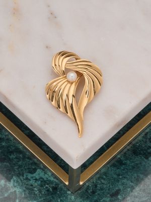 Broche en or jaune 18k 750 millièmes figurant une feuille st…