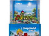 deux figurines Playmobil dans une vitrine