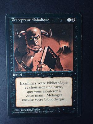 une photo d'une carte sur laquelle figure l'image d'un homme tenant un livre