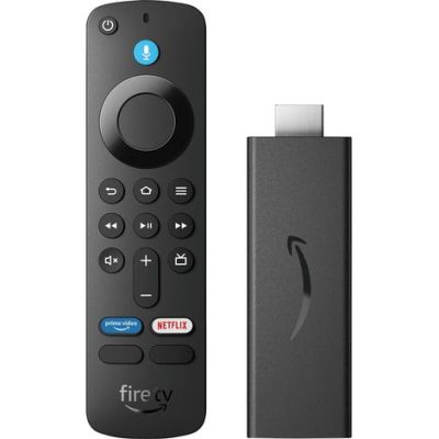 un gros plan d'une télécommande à côté d'une Fire TV Stick