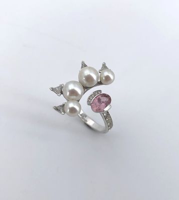 GEMMYO : Bague en or blanc 750 °/°°° (18K) figurant une patt… - Photo 1