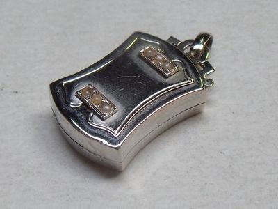 Pendentif « souvenir » en or de 2 tons palladié 18K, rehauss…