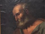 portrait d'un vieil homme barbu portant une chemise verte