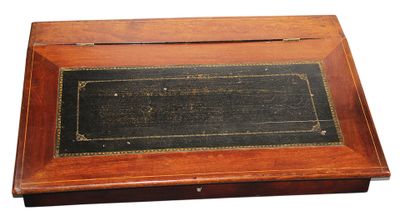 ECRITOIRE en placage de noyer avec filets marquetés, dessus … - Photo 1