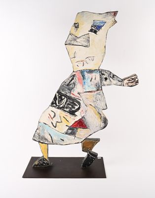 une image représentant une sculpture d'une femme en robe et en chaussures