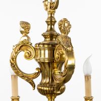 Lustre « Mazarin » en bronze, orné de têtes d'enfants et de … (photo 6)