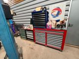 une photo d'un garage où l'on voit de nombreux outils