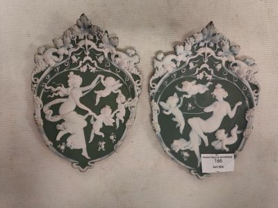WEDGWOOD (attribuées à) : deux plaques décoratives en biscui…