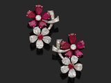 paire de boucles d'oreilles rubis et diamants