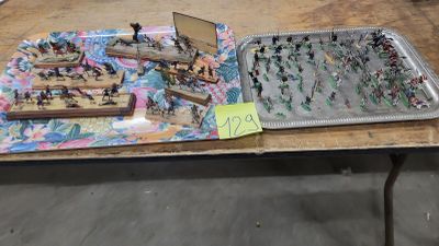 Lot d'environ 100 soldats de plomb, H.