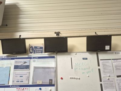 Six écrans muraux SAMSUNG En l'état, sans télécommande