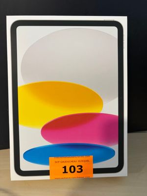 une boîte blanche sur laquelle est représenté un objet coloré