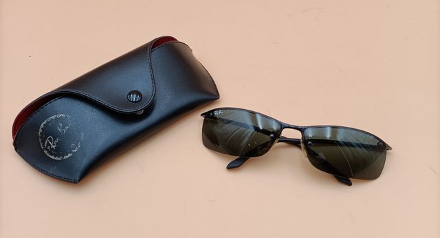 RAYBAN – Paire de lunette de soleil pour Homme avec son étui