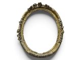 une vieille bague en or ornée d'une petite fleur