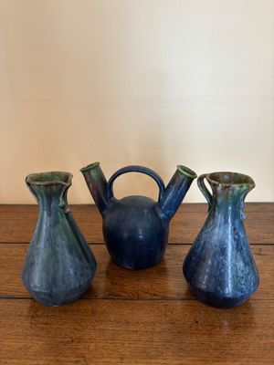 Trois vases en céramique vernissée