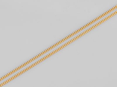 une paire de colliers à chaîne en or