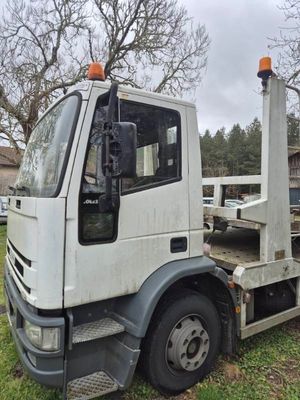 Immatriculation : FR-811-LR Marque : IVECO