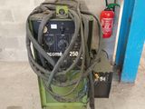 une machine qui est dans le garage