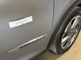 a sticker on the side of a car that says vputo
