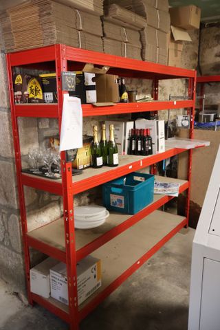 Deux étagères rack rouge