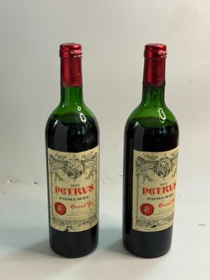 2 bouteilles PETRUS 1973 Pomerol (1 mi ép, 1 bas ép)