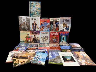 un grand nombre de livres posés sur une table